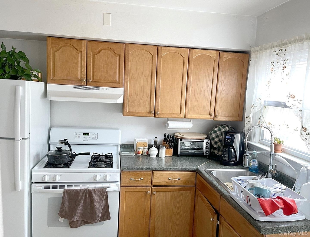 364 E Broadway - Photo 7