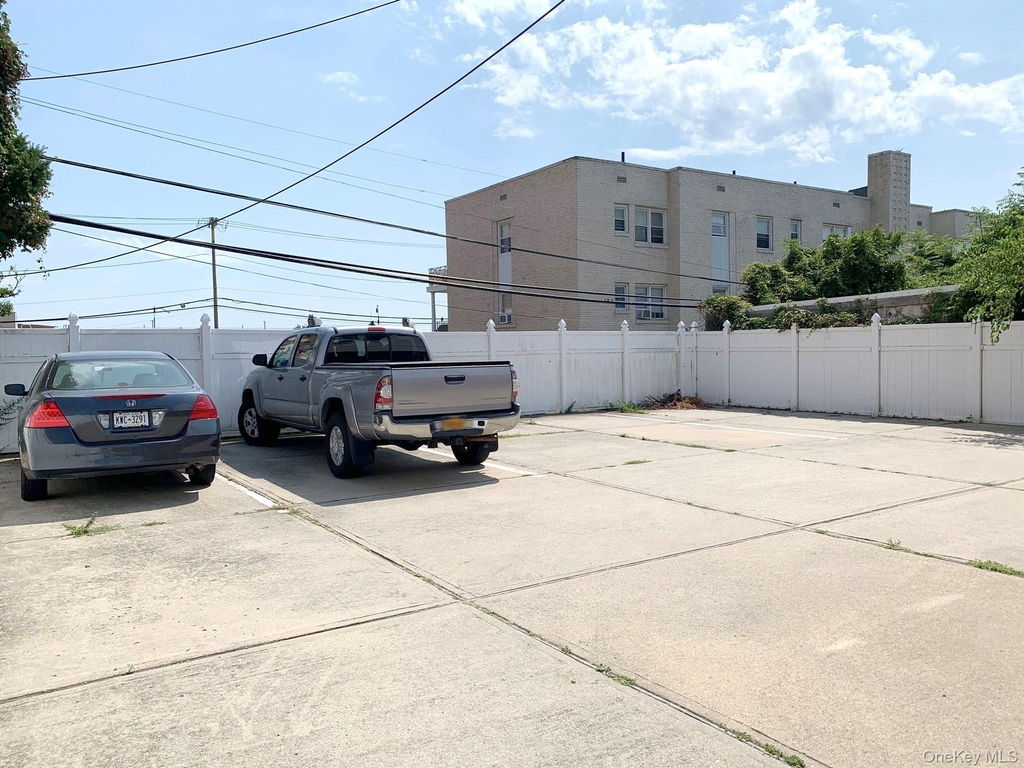 364 E Broadway - Photo 13