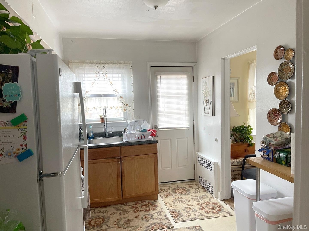 364 E Broadway - Photo 4