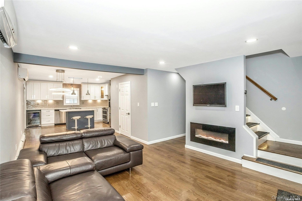 865 Grand Boulevard - Photo 3