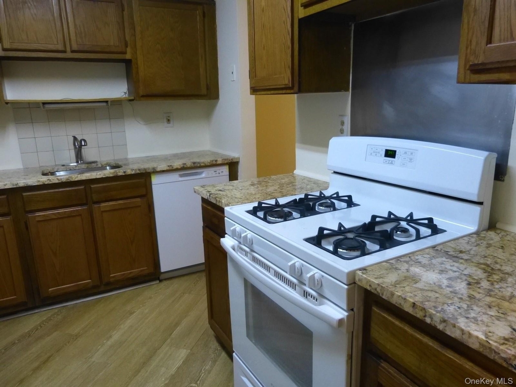 715 Kennedy Drive - Photo 5