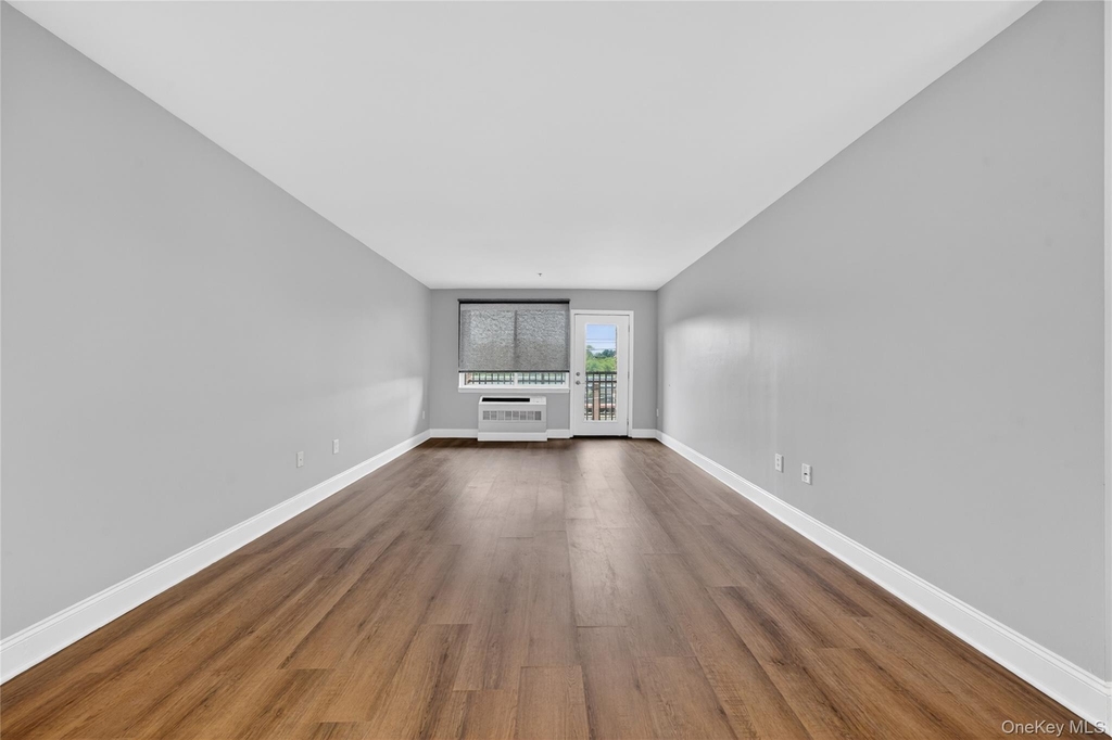 130 Post Avenue - Photo 8