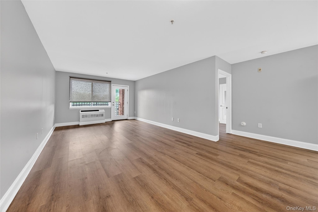 130 Post Avenue - Photo 7