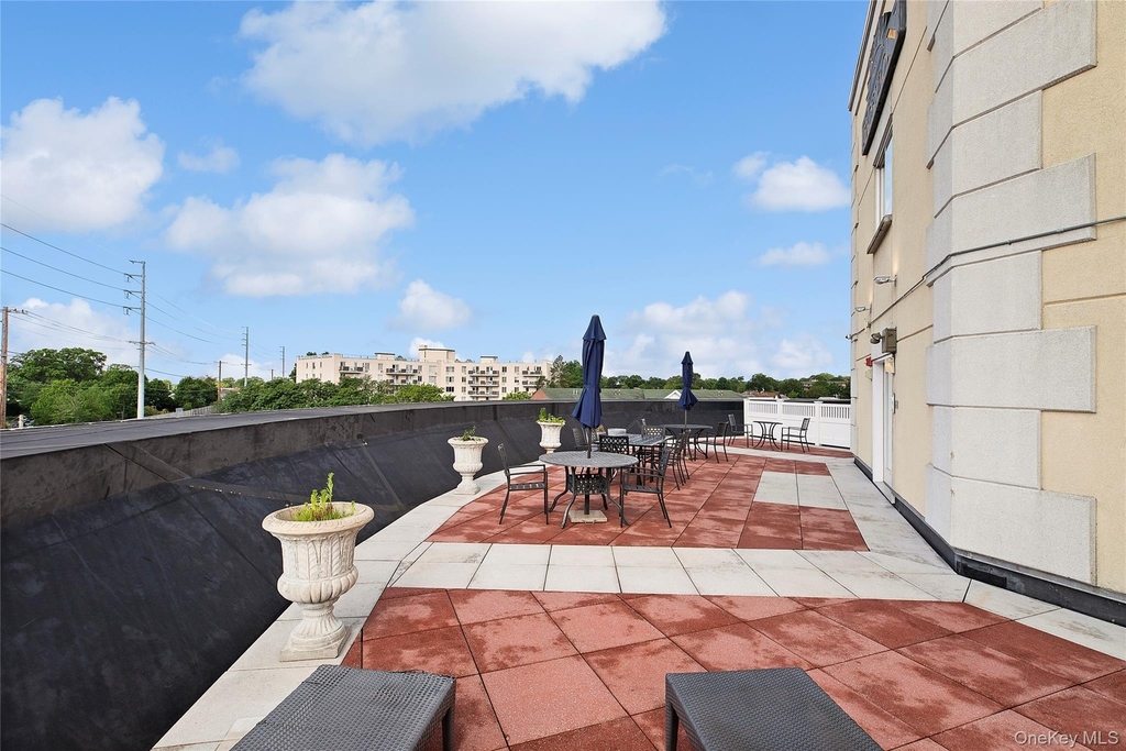 130 Post Avenue - Photo 2