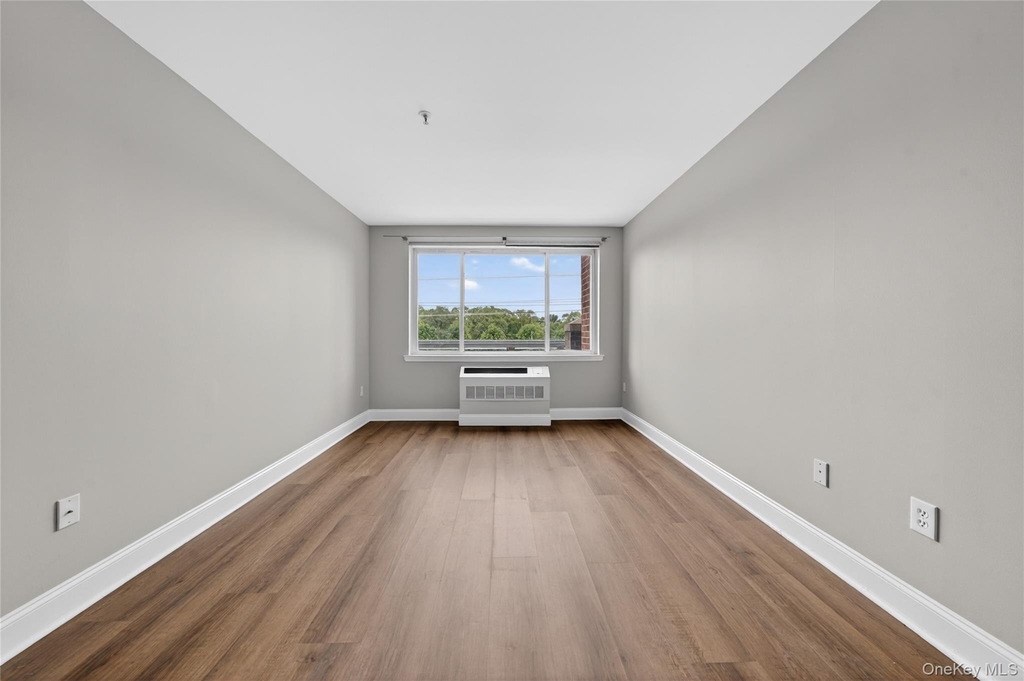 130 Post Avenue - Photo 9