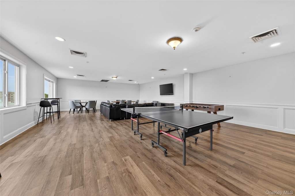 130 Post Avenue - Photo 17