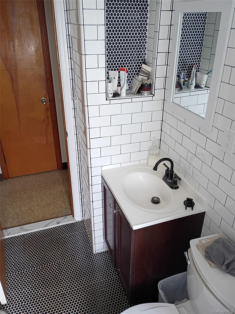 93 E Railroad Avenue - Photo 2