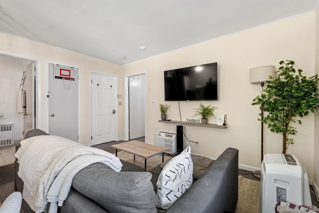 194 Jersey Avenue - Photo 3
