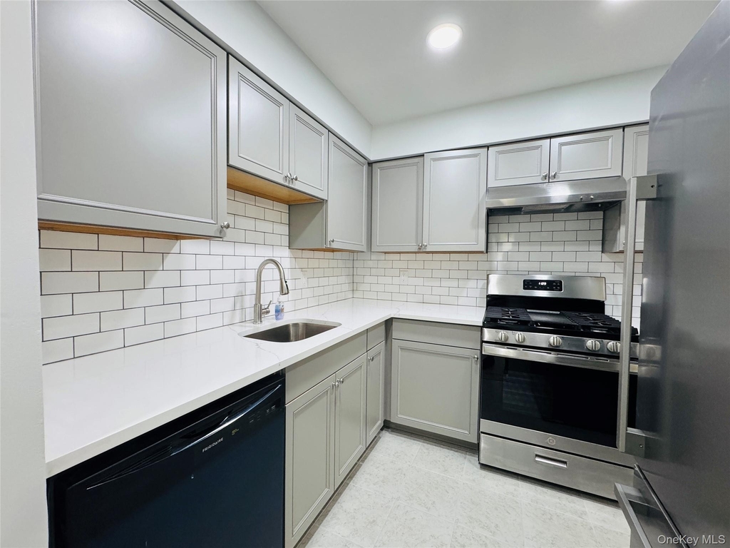 1 Ruth Court - Photo 2