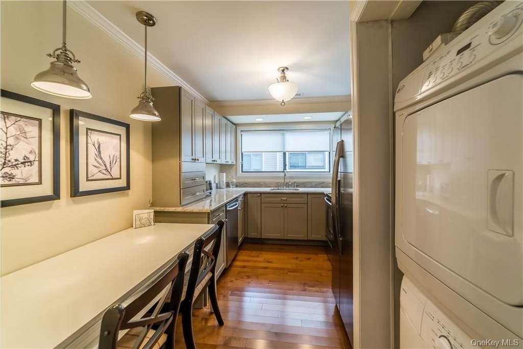 170 Birchwood Close - Photo 2