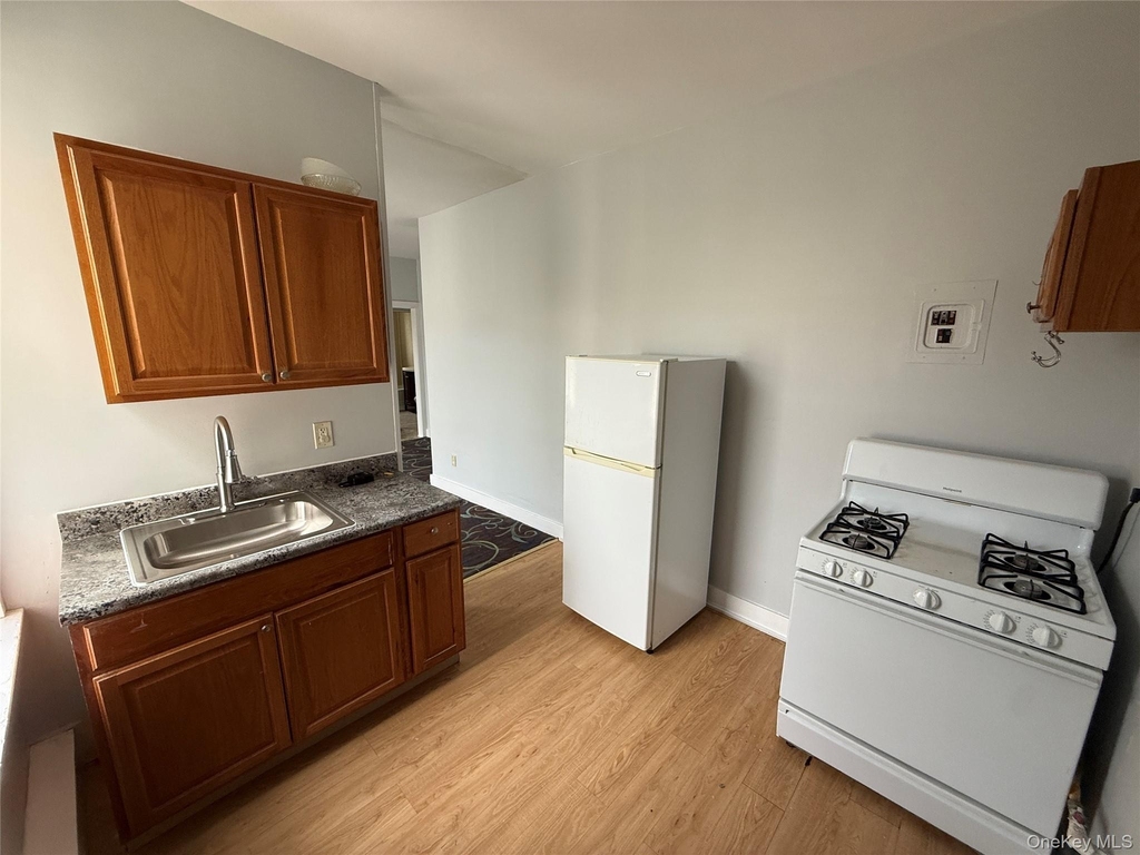 60 Carroll Street - Photo 2
