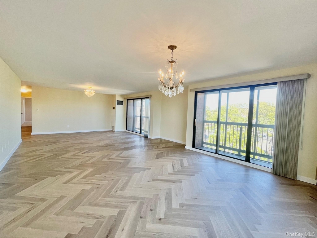 12 Bond Street - Photo 8