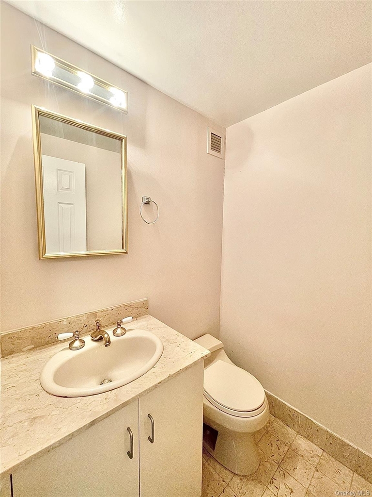 12 Bond Street - Photo 14