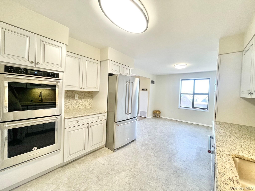 12 Bond Street - Photo 11