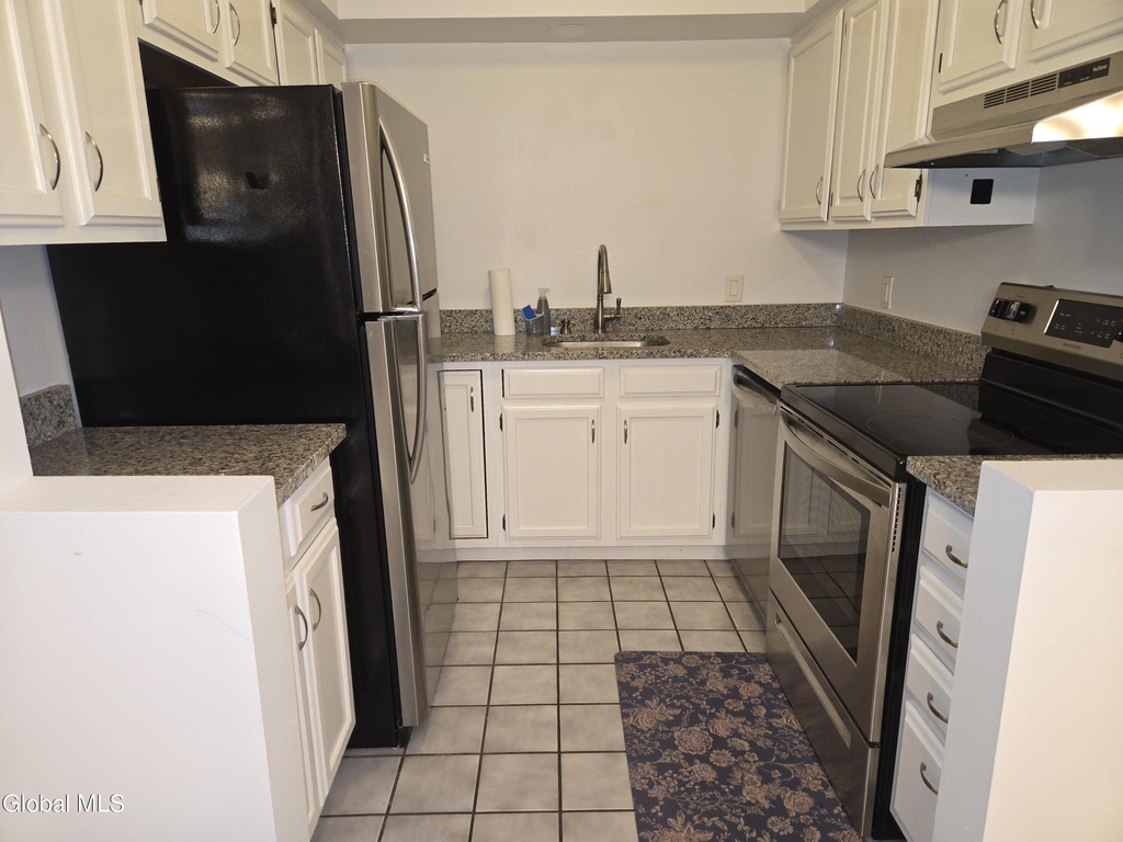 222 S Ten Broeck Street - Photo 3