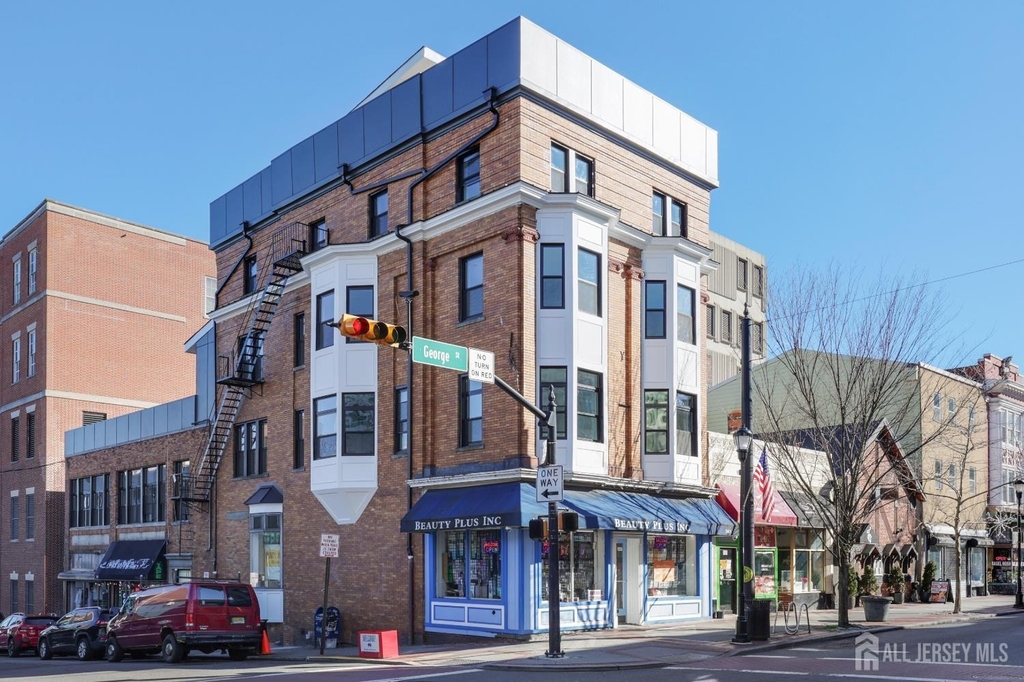 365 George Street - Photo 1