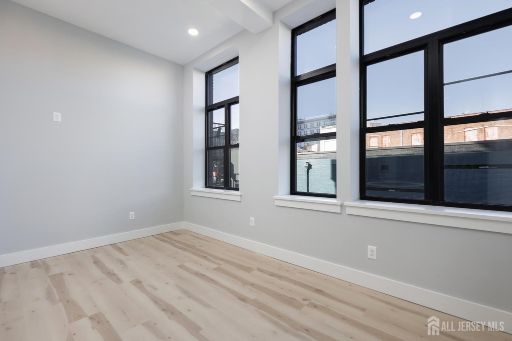 365 George Street - Photo 10
