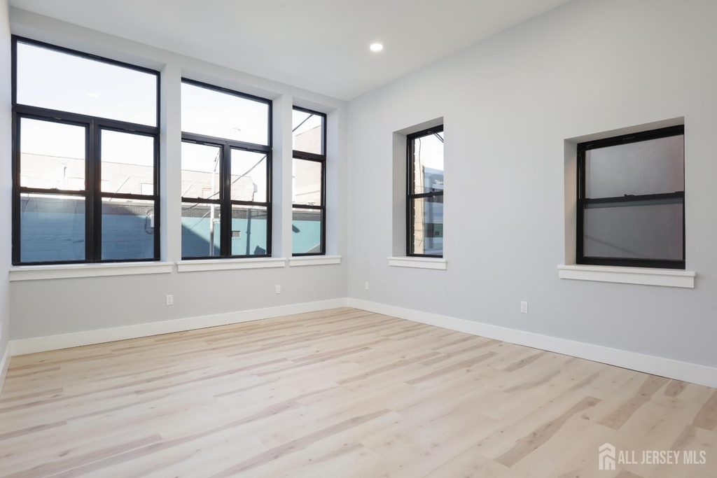 365 George Street - Photo 13