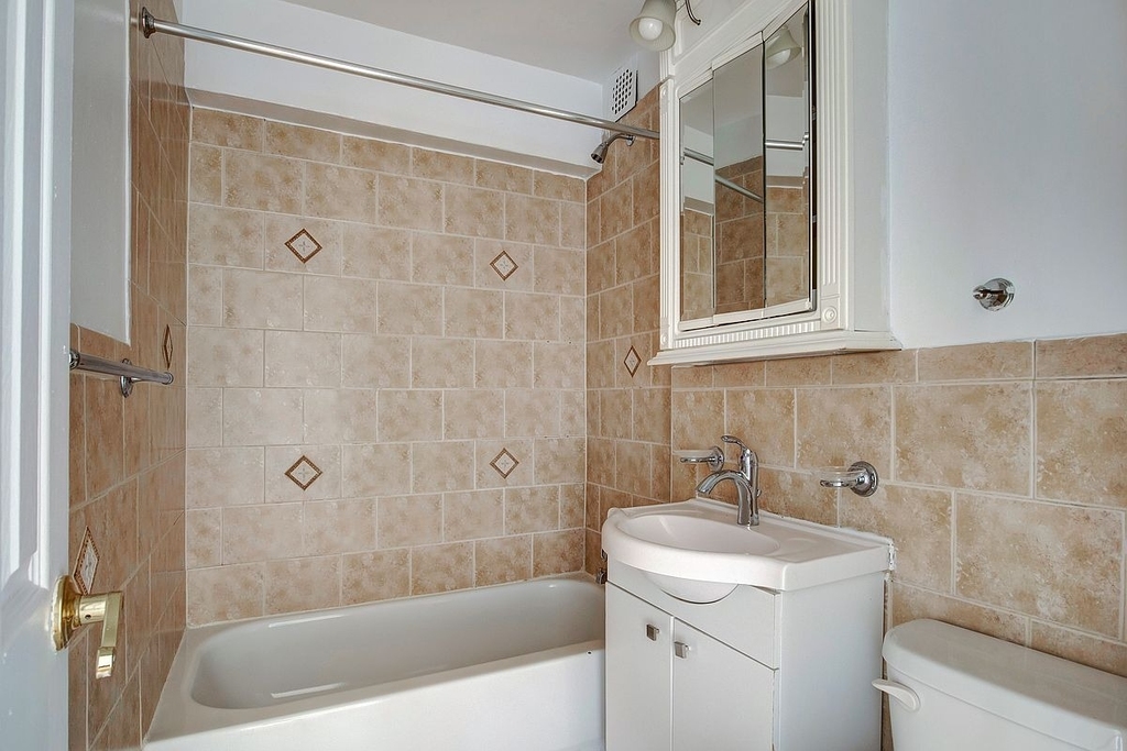 3255 Randall Avenue - Photo 3