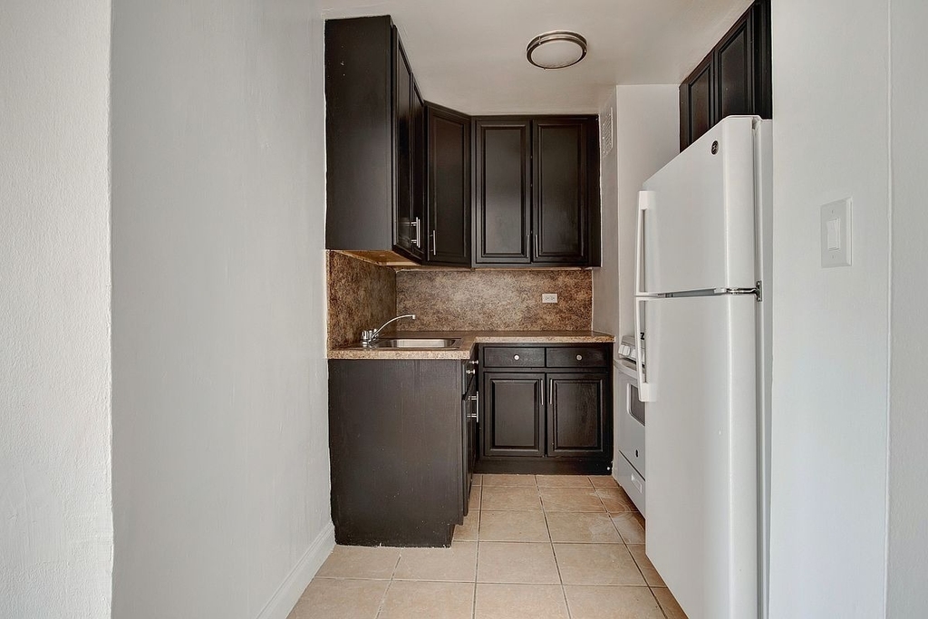 3255 Randall Avenue - Photo 2