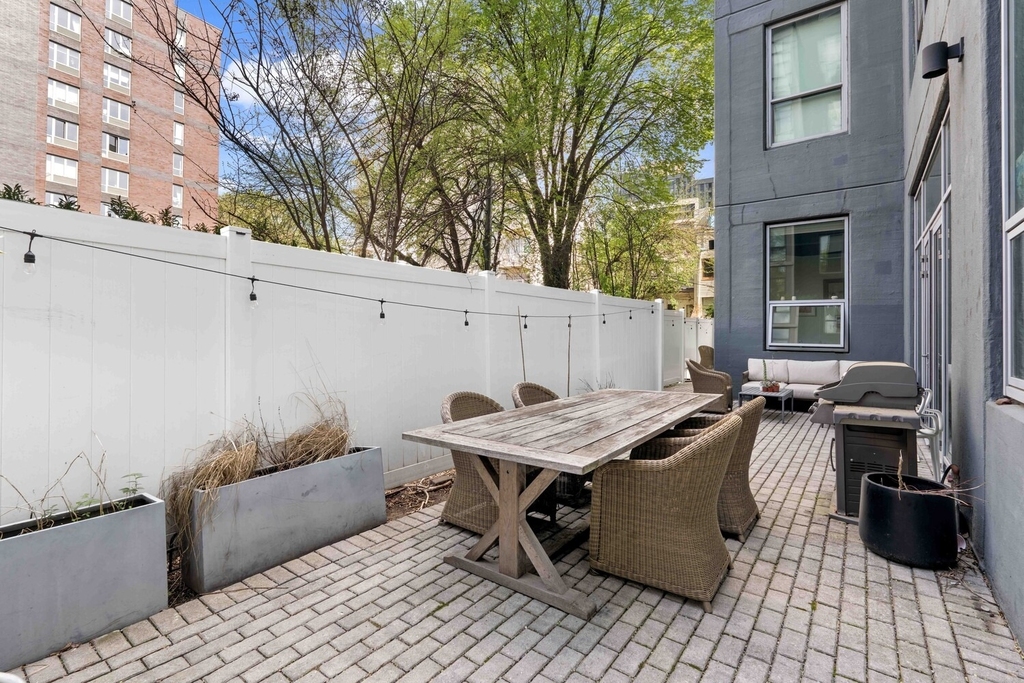 338 Berry Street - Photo 6