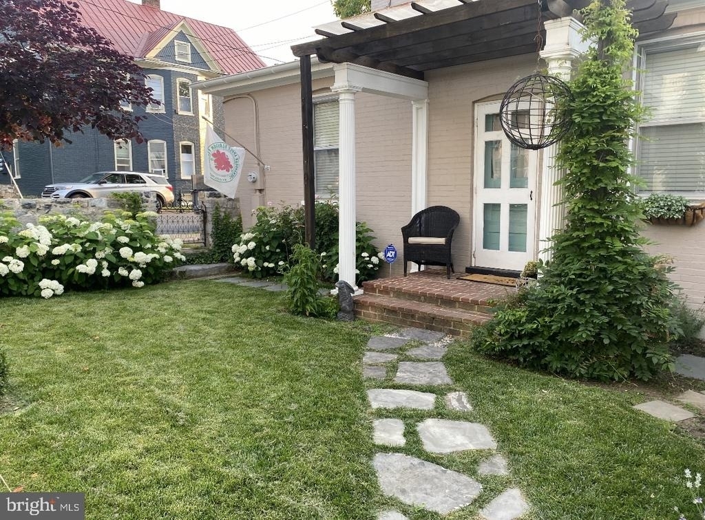 6 E Cecil St - Photo 3