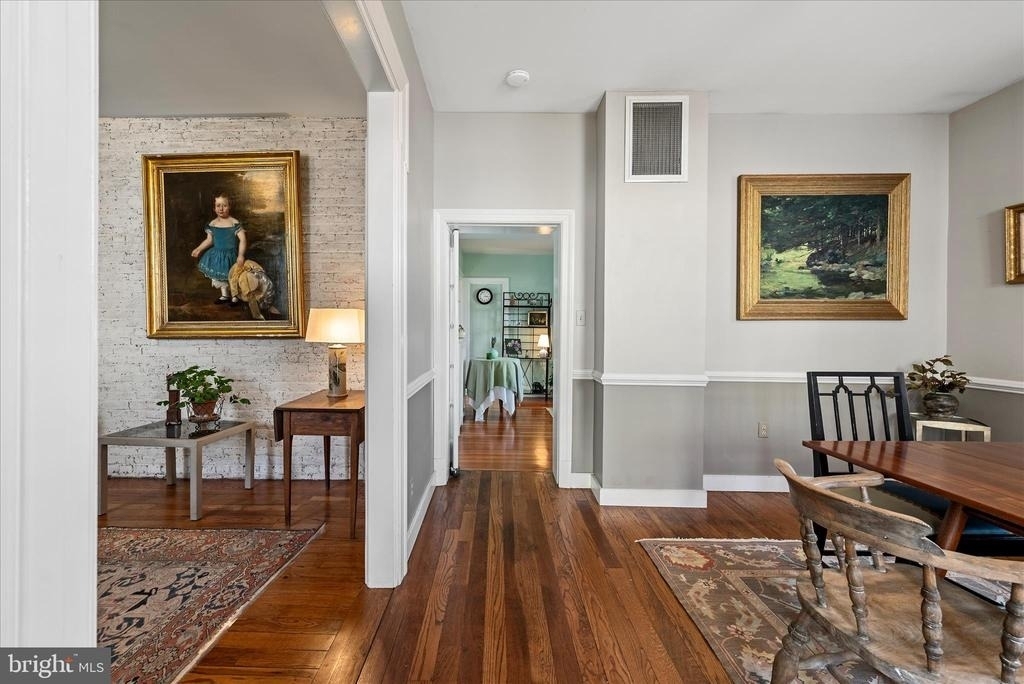 6 E Cecil St - Photo 5