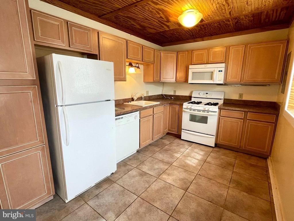 598 Wakefield Drive - Photo 3