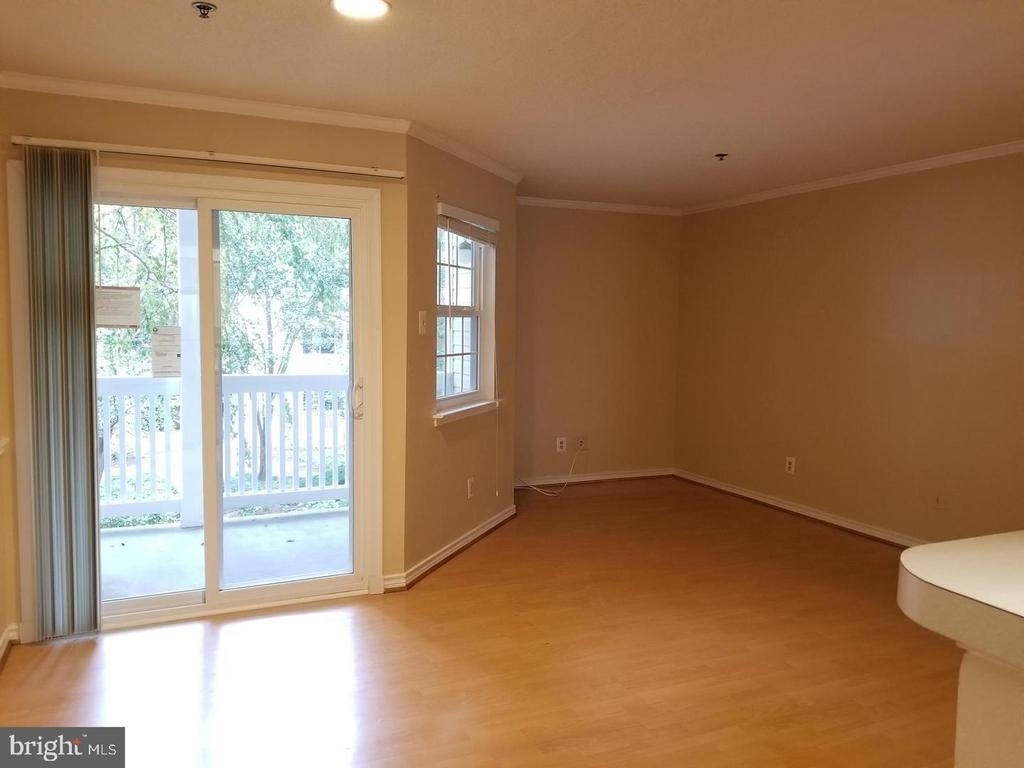 1504 Lincoln Way - Photo 2
