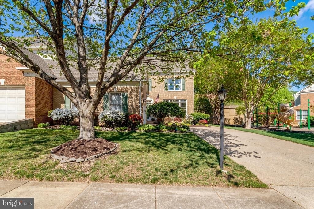 5231 Winter View Drive - Photo 2