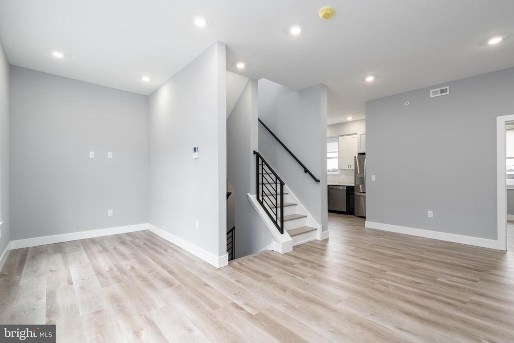 2323 E Cabot Street - Photo 8