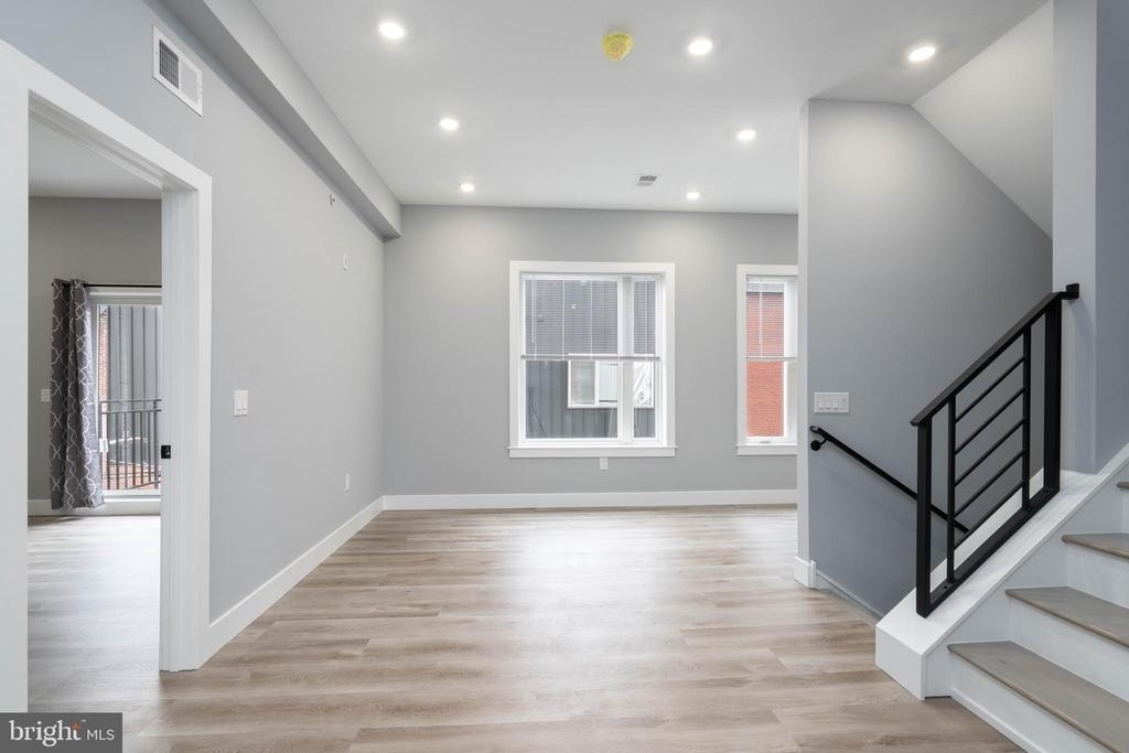 2323 E Cabot Street - Photo 5