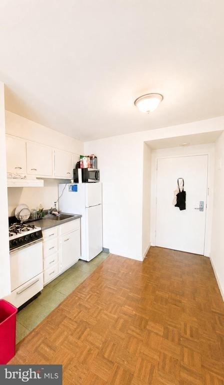604 S Washington Square - Photo 2