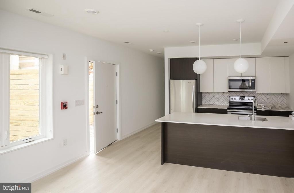 1250 N Taney - Photo 2