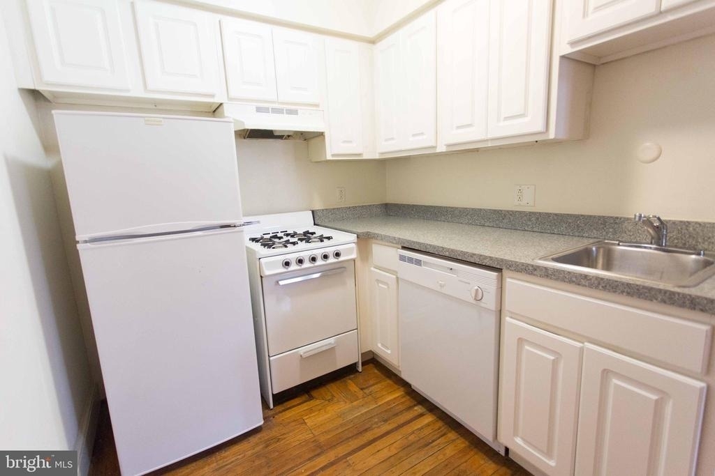 723 Spruce Street - Photo 4