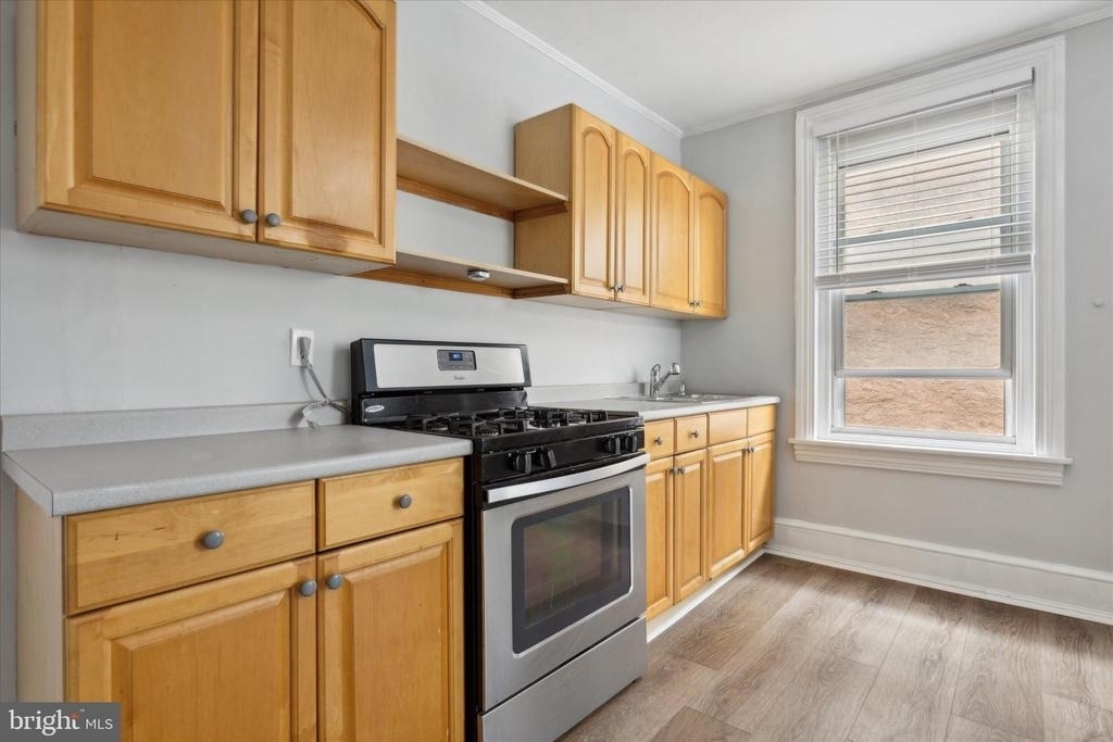 192 Dupont Street - Photo 2