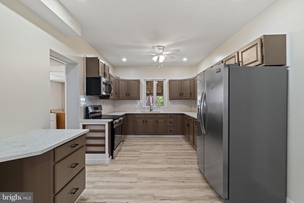 106 W 5th Street - Photo 8