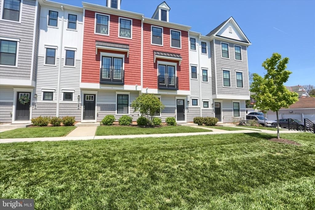 320 Walnut Street - Photo 1