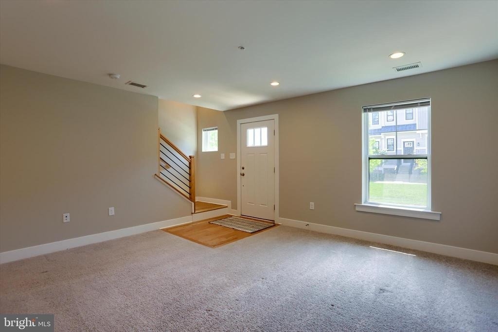 320 Walnut Street - Photo 4