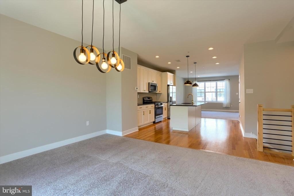 320 Walnut Street - Photo 6