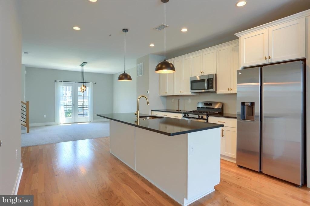 320 Walnut Street - Photo 8