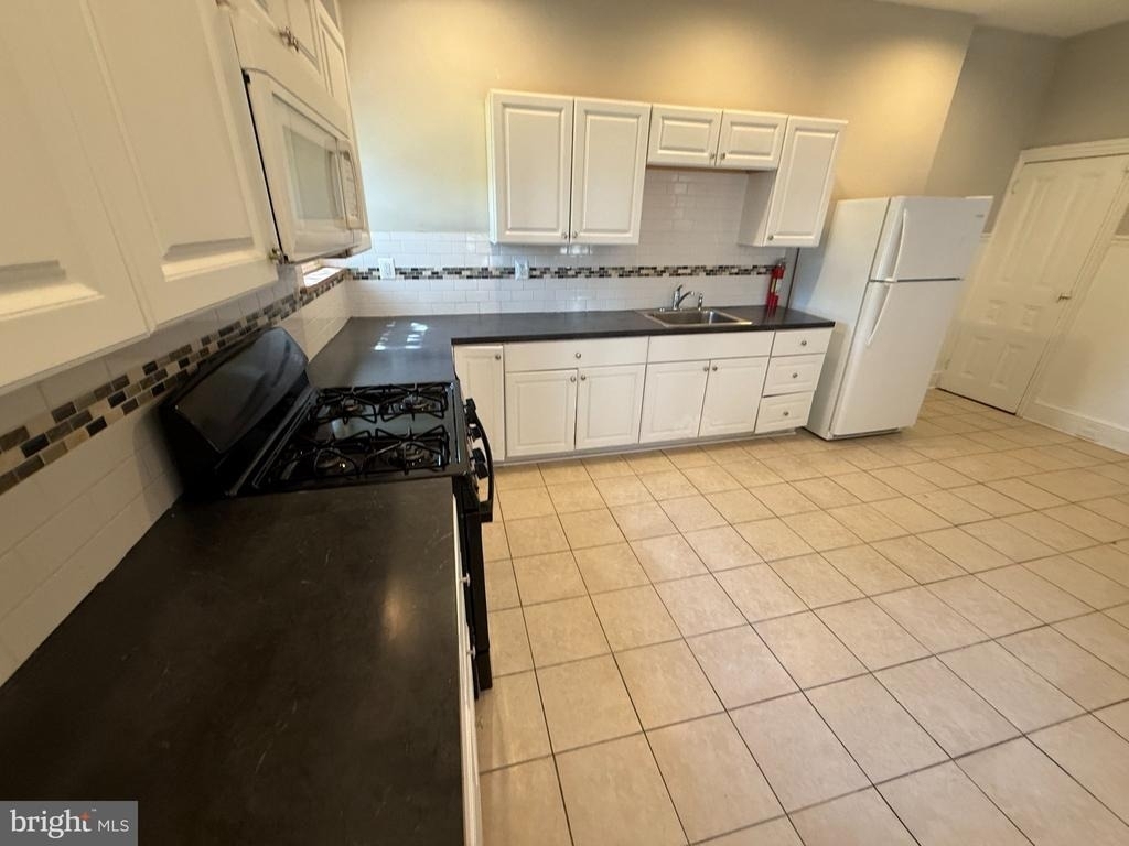 310 N Charlotte Street - Photo 11