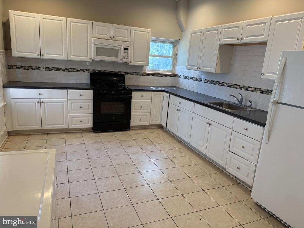 310 N Charlotte Street - Photo 10