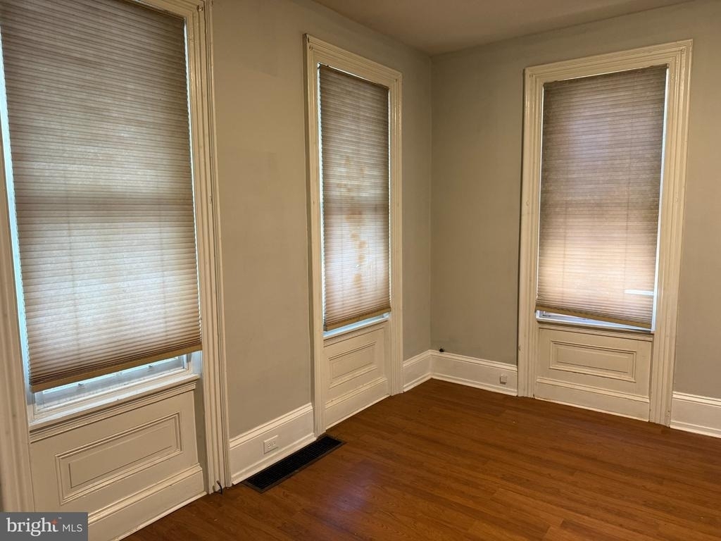 310 N Charlotte Street - Photo 3