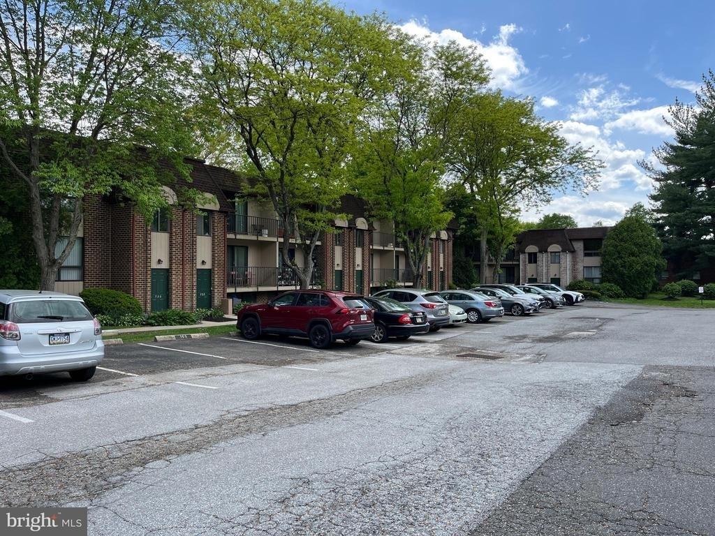 732 Putnam Boulevard - Photo 2