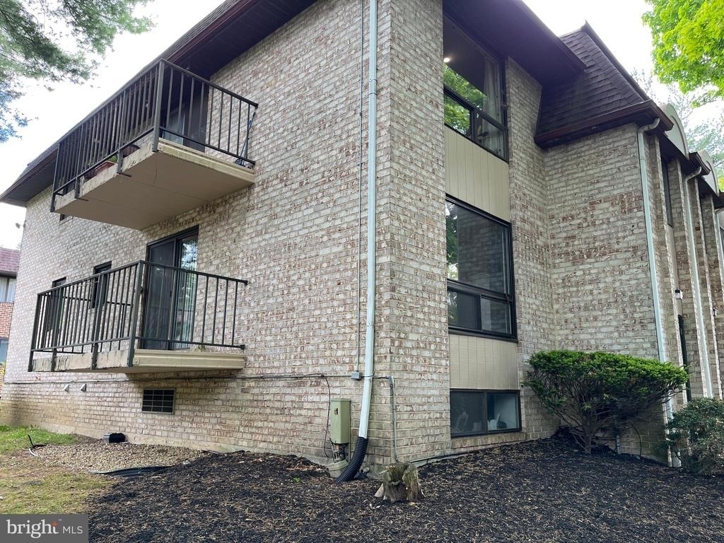 732 Putnam Boulevard - Photo 1