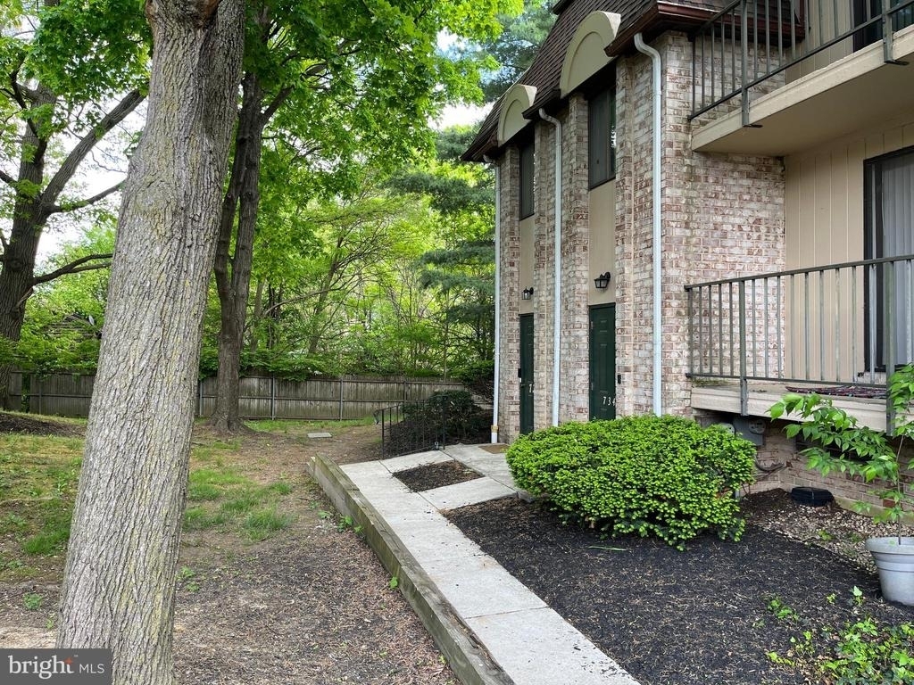 732 Putnam Boulevard - Photo 3