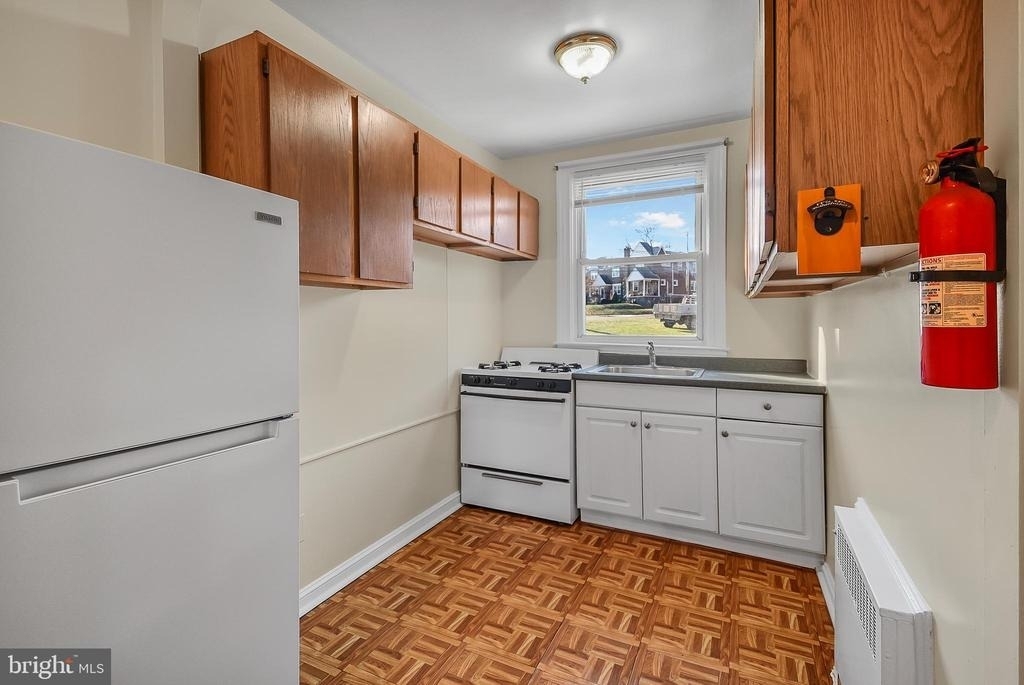 808 Windermere Road - Photo 0