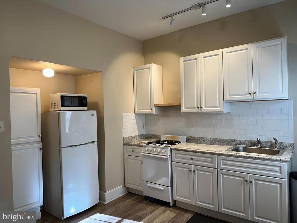 208 W Gay Street - Photo 4