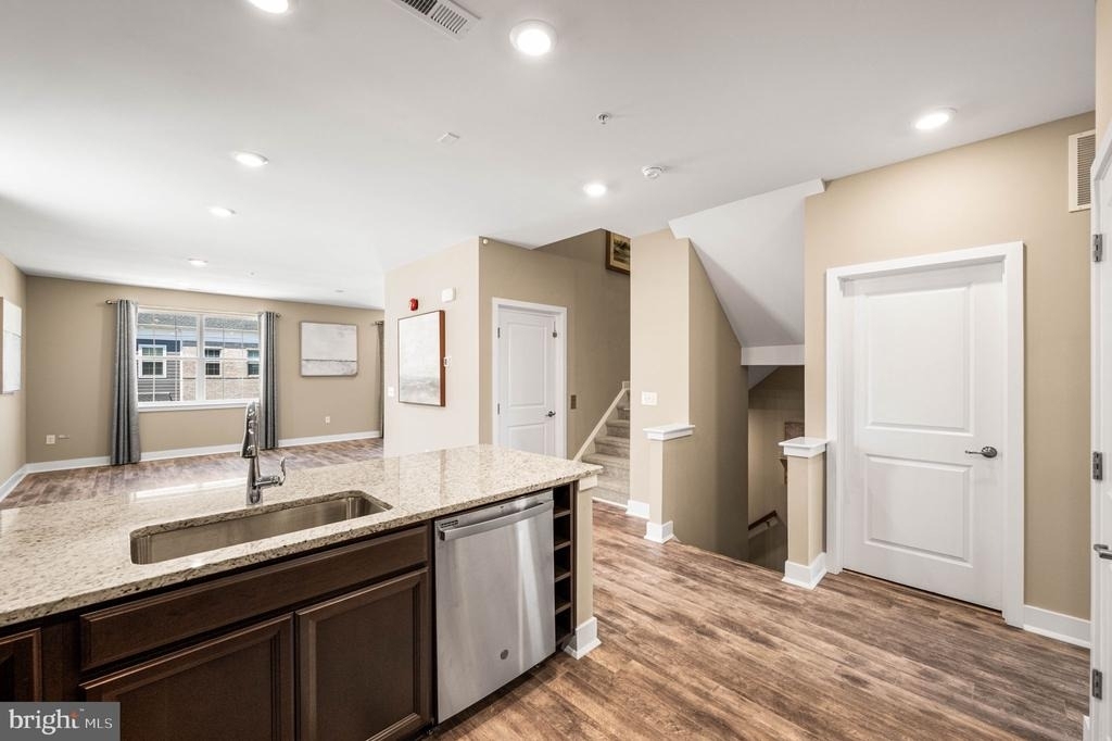 136 Alexandria Street - Photo 6